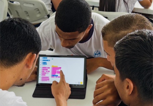 Laboratório móvel de tecnologia chega a Mangaratiba